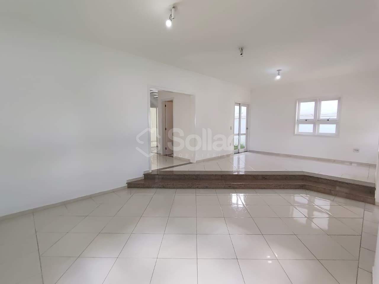 Casa em condomínio para aluguel no Pinheirinho: 