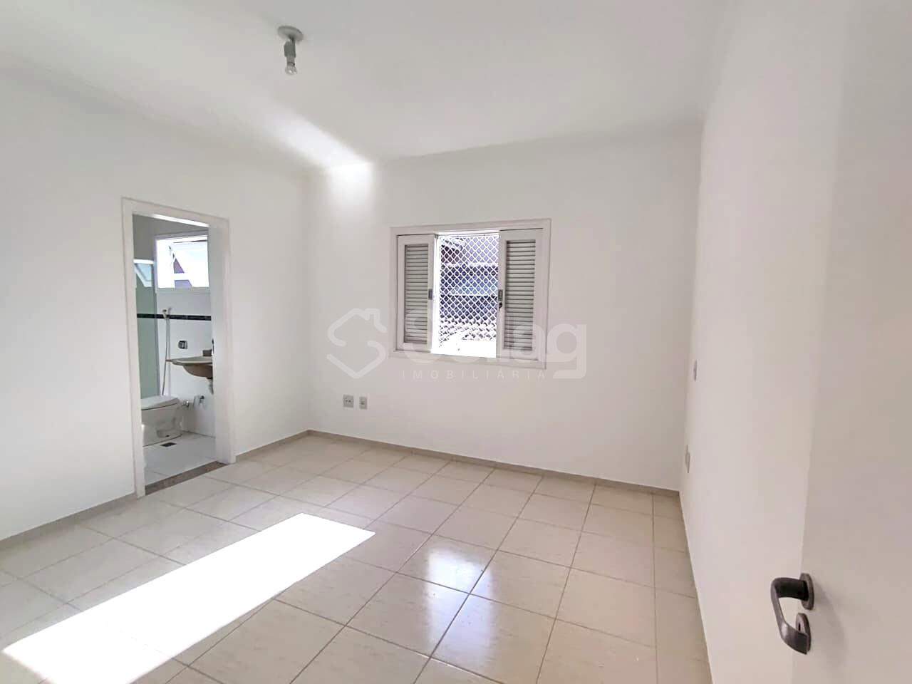 Casa em condomínio para aluguel no Pinheirinho: 