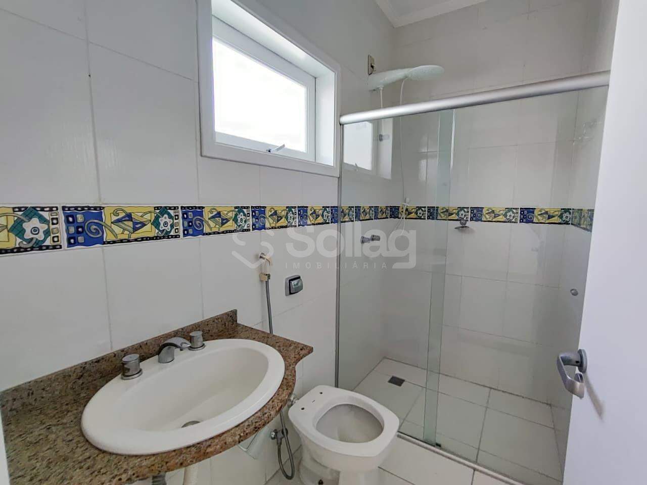 Casa em condomínio para aluguel no Pinheirinho: 
