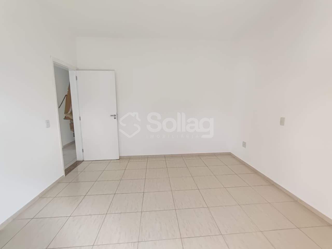 Casa em condomínio para aluguel no Pinheirinho: 