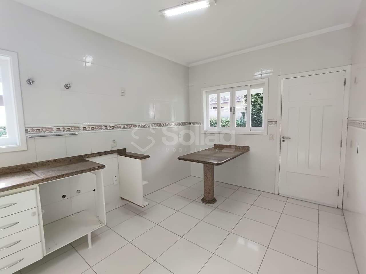 Casa em condomínio para aluguel no Pinheirinho: 