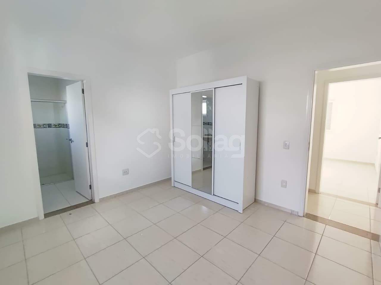 Casa em condomínio para aluguel no Pinheirinho: 