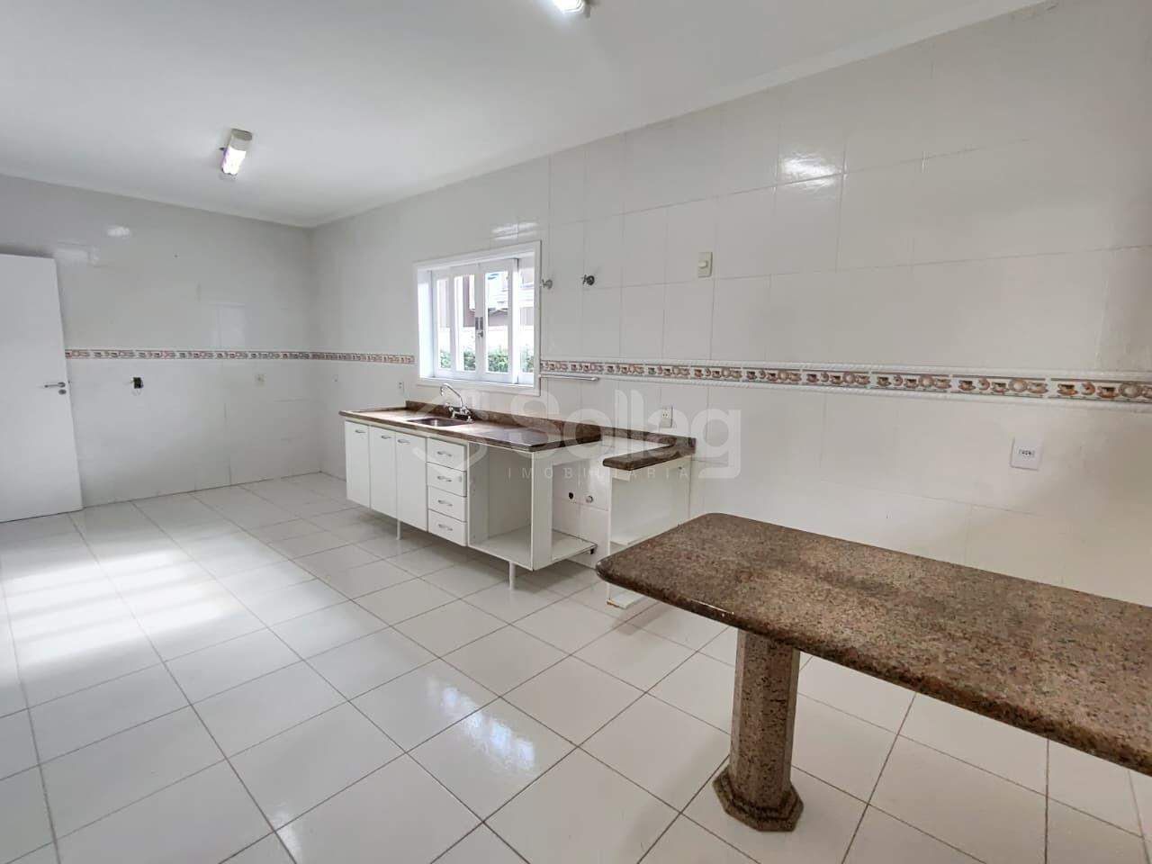 Casa em condomínio para aluguel no Pinheirinho: 