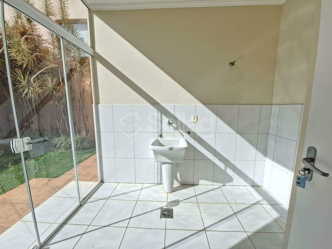 Casa em condomínio para aluguel no Bosque: