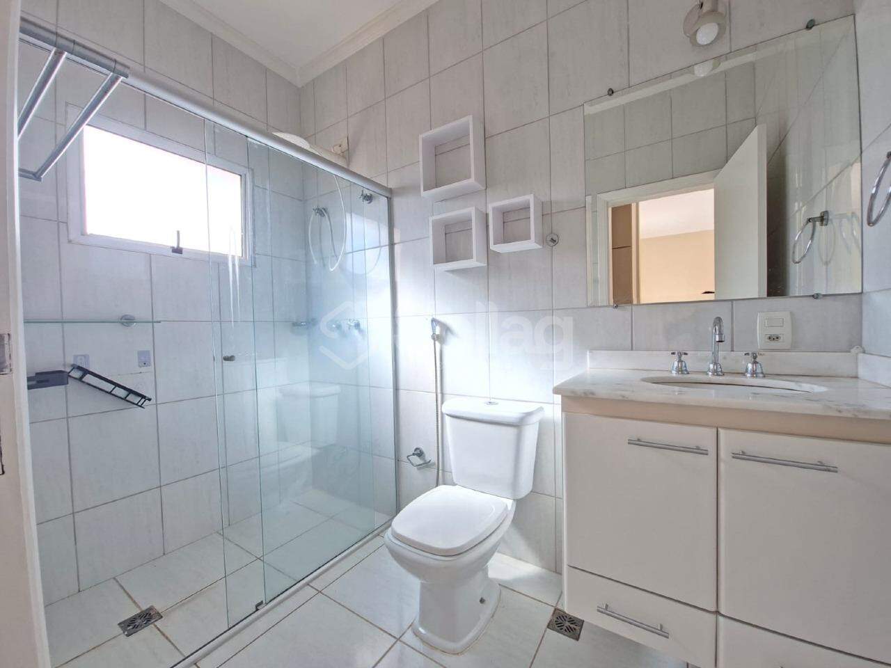Casa em condomínio para aluguel no Bosque: