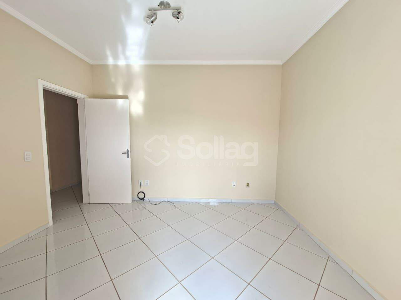 Casa em condomínio para aluguel no Bosque: