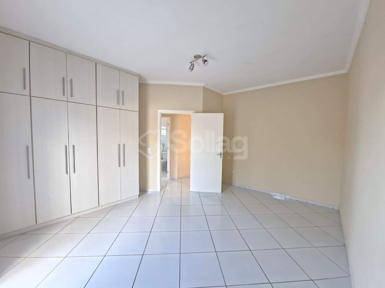 Casa em condomínio para aluguel no Bosque: