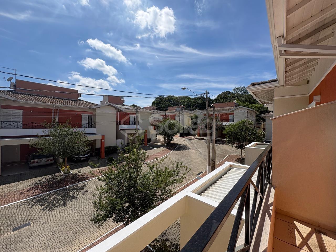 Casa em condomínio para aluguel no Pinheirinho: 