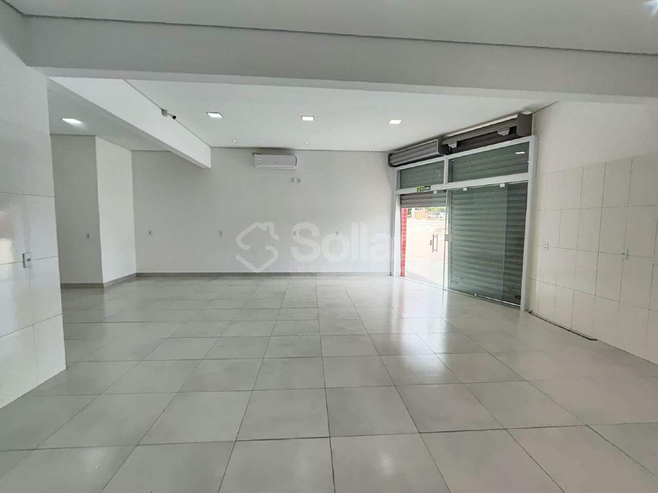 Salão para aluguel no Parque dos Pinheirinhos: