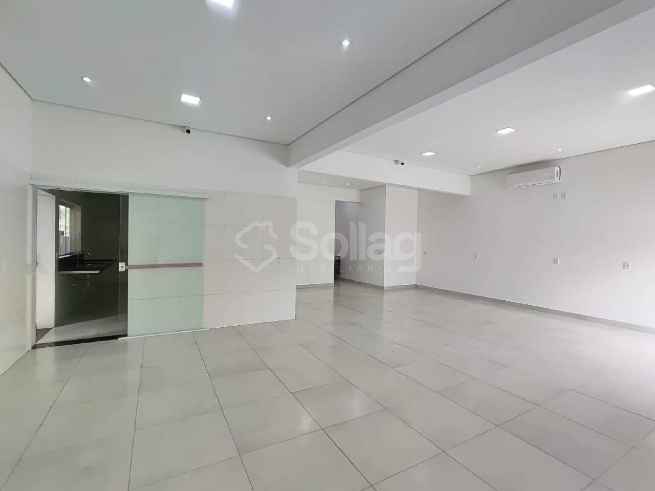 Salão para aluguel no Parque dos Pinheirinhos: