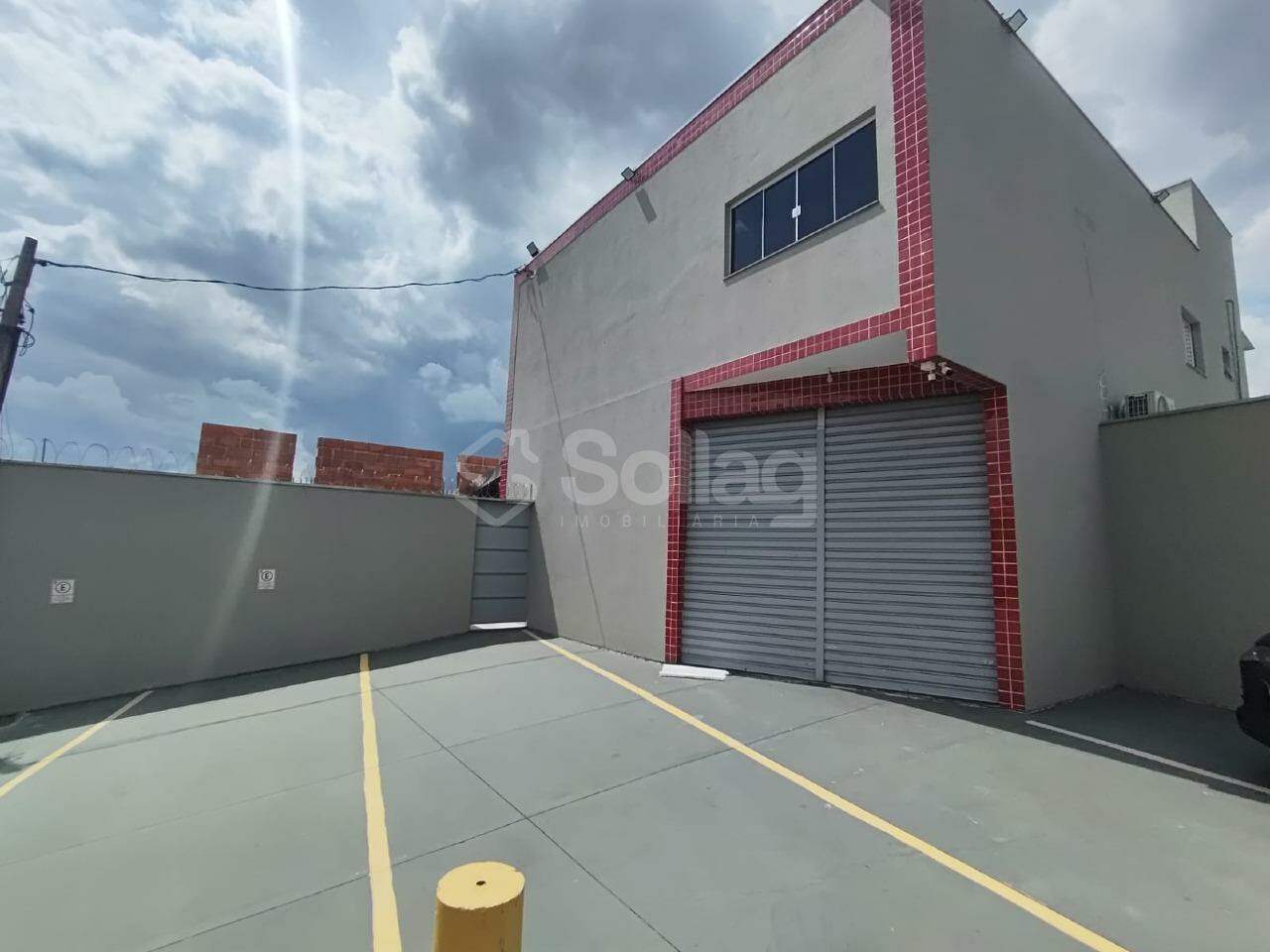 Salão para aluguel no Parque dos Pinheirinhos: 