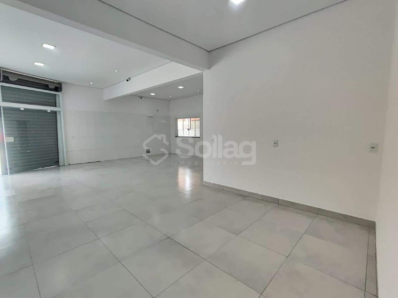 Salão para aluguel no Parque dos Pinheirinhos: