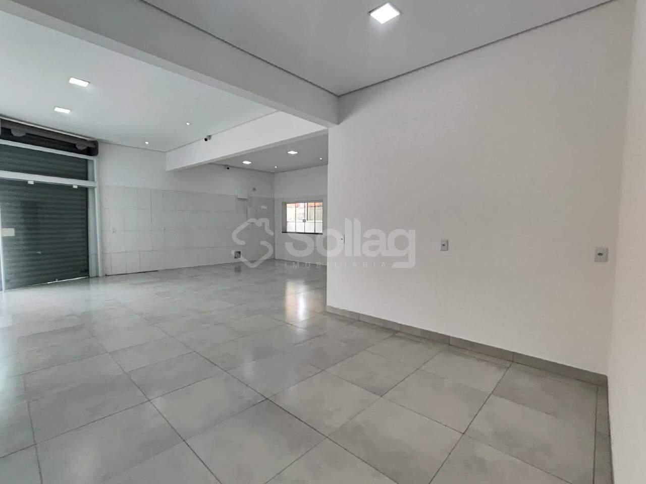 Salão para aluguel no Parque dos Pinheirinhos: