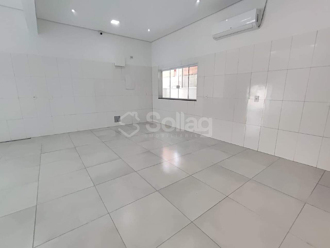 Salão para aluguel no Parque dos Pinheirinhos: 