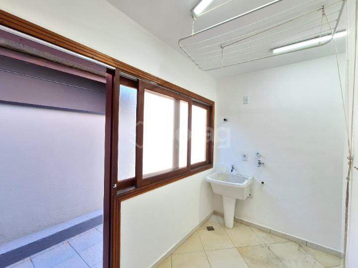 Casa em condomínio para aluguel no Bosque: Área de Serviço