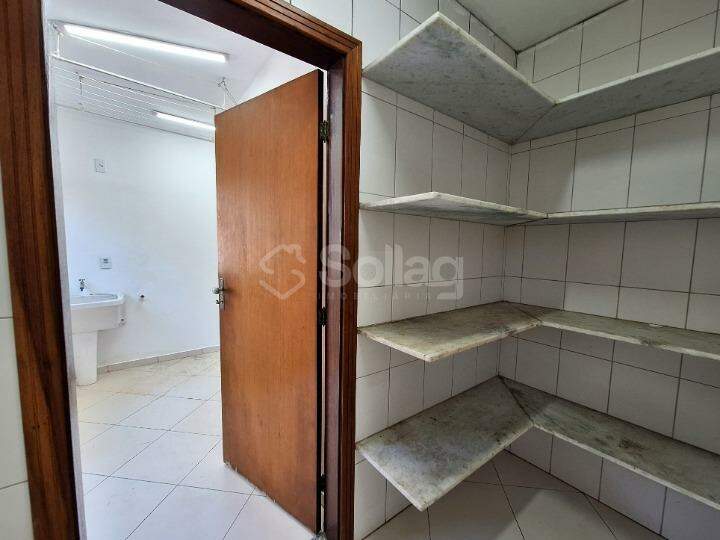 Casa em condomínio para aluguel no Bosque: