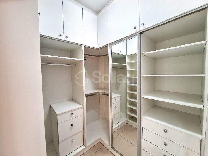 Casa em condomínio para aluguel no Bosque: Closet