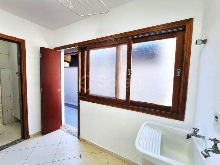 Casa em condomínio para aluguel no Bosque: Área de Serviço