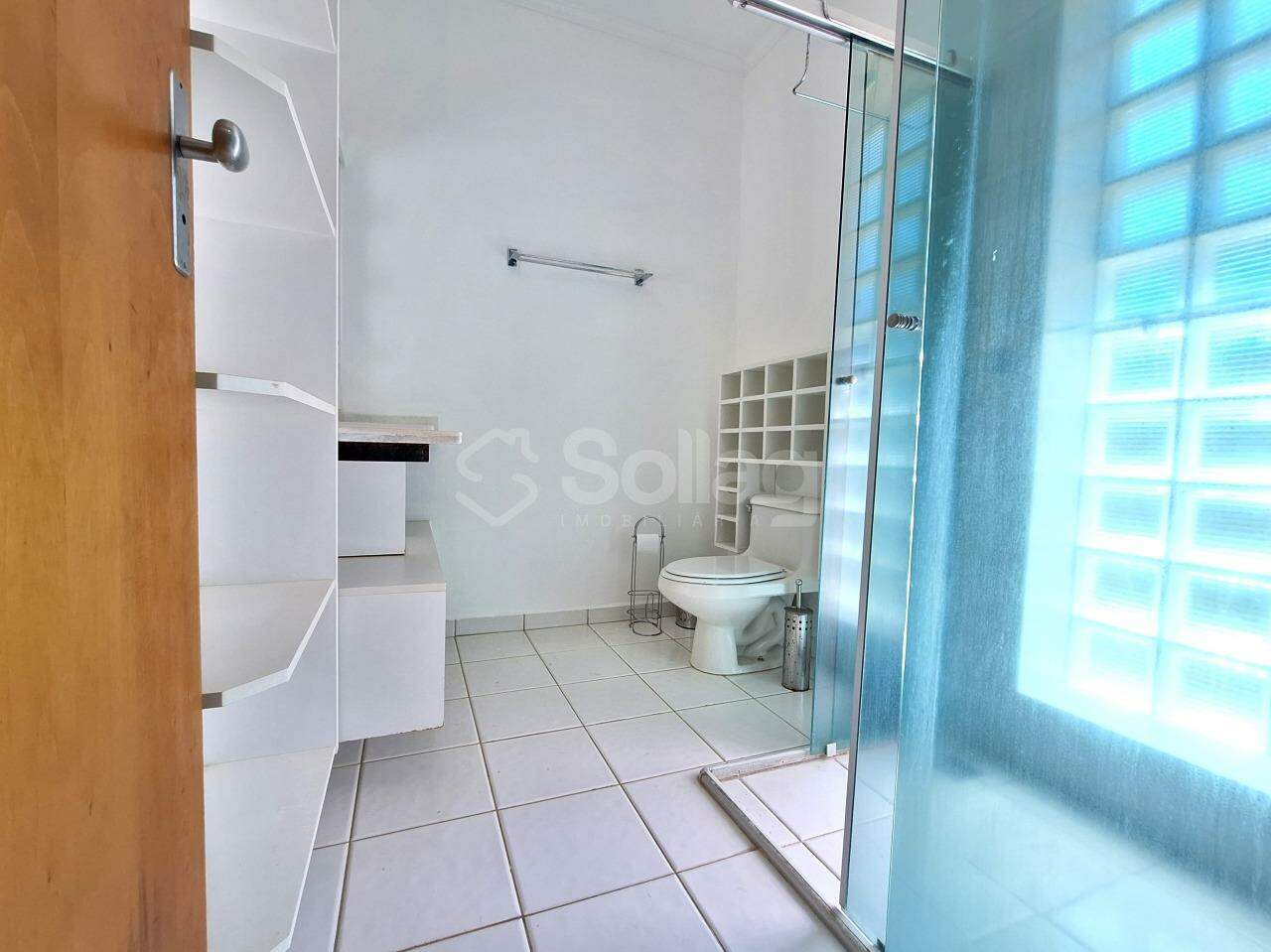 Casa em condomínio para aluguel no Bosque: Banheiro Síte Master