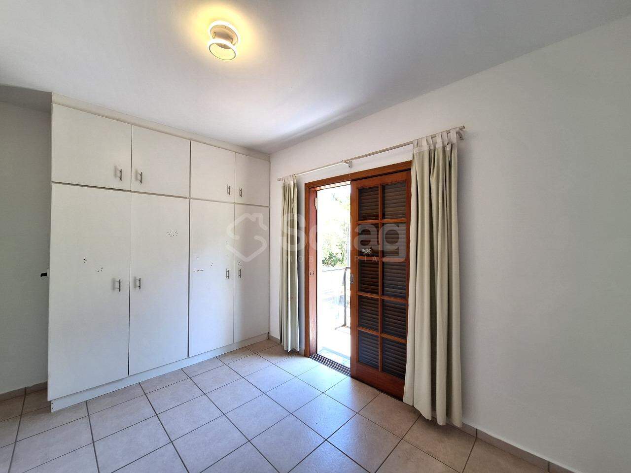 Casa em condomínio para aluguel no Bosque: