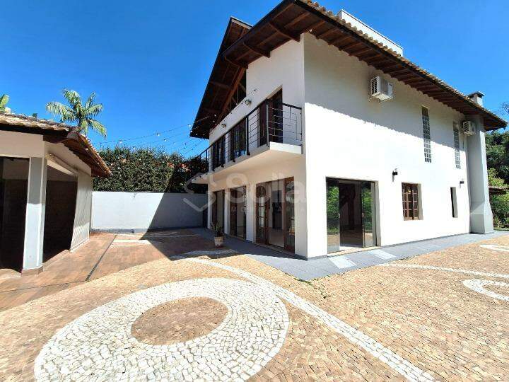 Casa em condomínio para aluguel no Bosque: Tomada lateral casa e área lazer