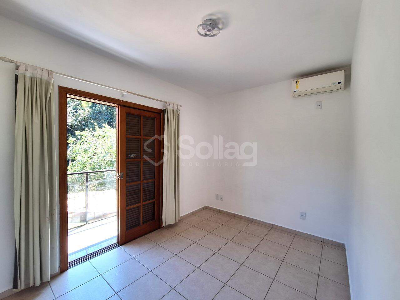 Casa em condomínio para aluguel no Bosque: