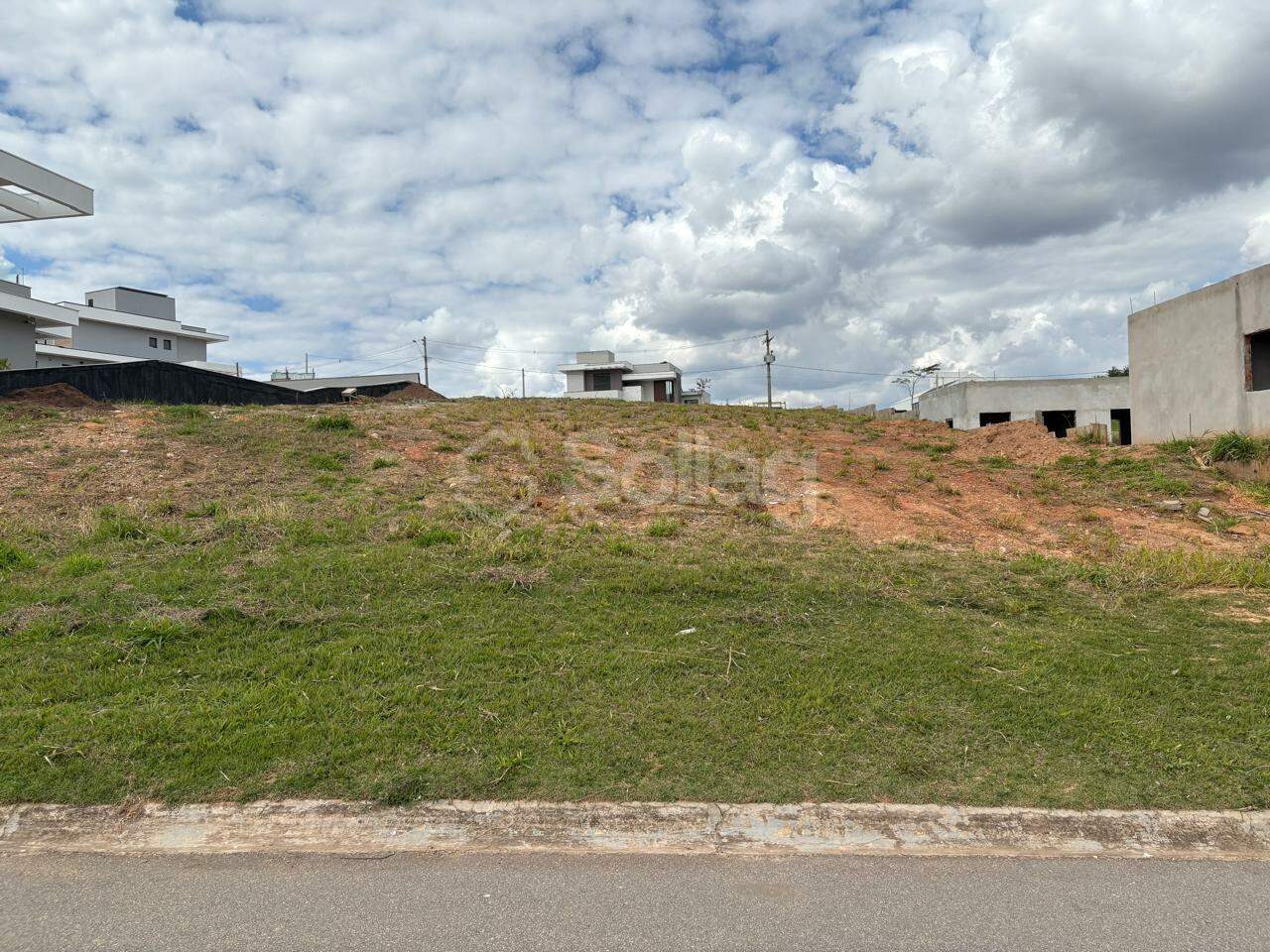 Terreno em condomínio à venda no Condomínio Reserva Santa Monica: 