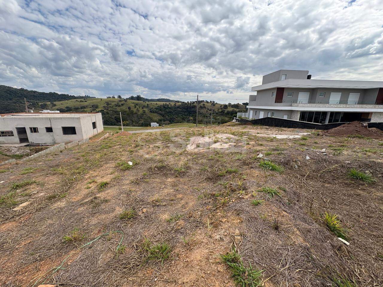 Terreno em condomínio à venda no Condomínio Reserva Santa Monica: 