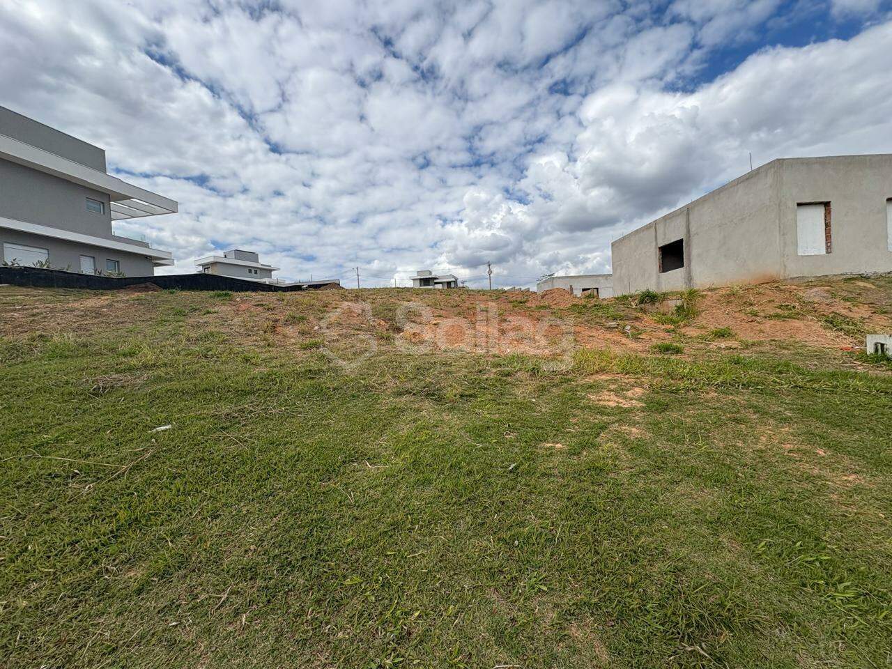 Terreno em condomínio à venda no Condomínio Reserva Santa Monica: 