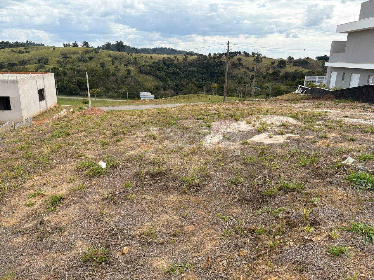 Terreno em condomínio à venda no Condomínio Reserva Santa Monica: 