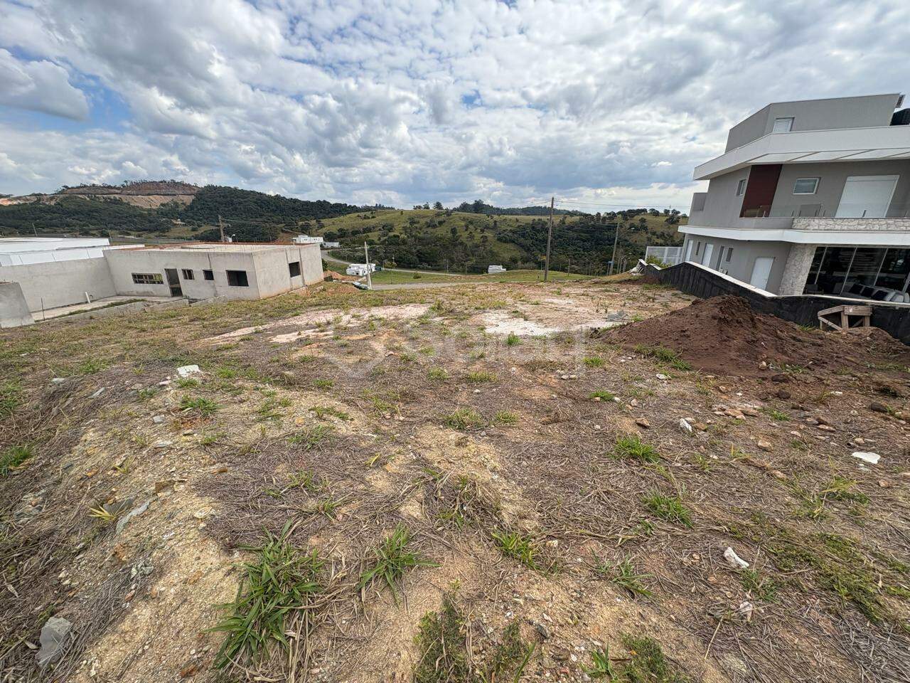 Terreno em condomínio à venda no Condomínio Reserva Santa Monica: 