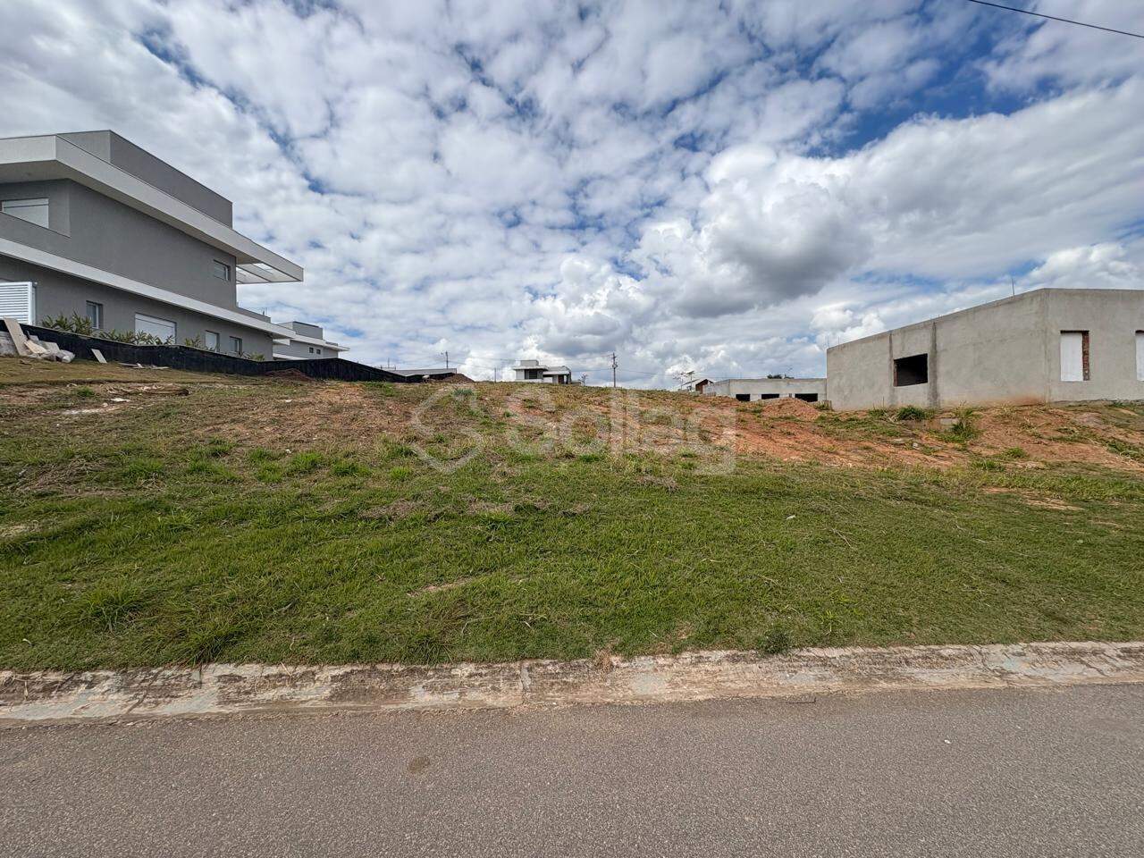 Terreno em condomínio à venda no Condomínio Reserva Santa Monica: 