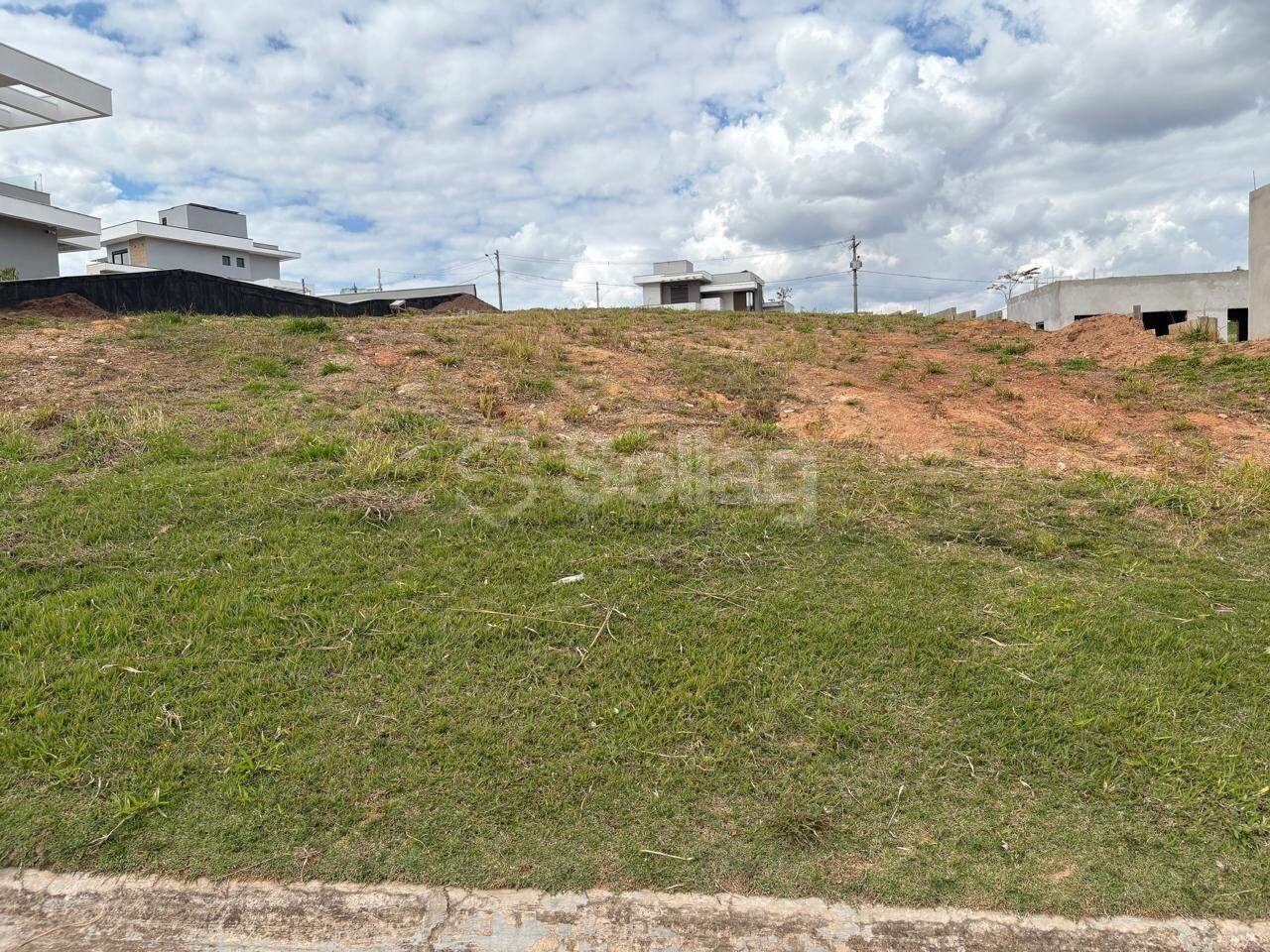 Terreno em condomínio à venda no Condomínio Reserva Santa Monica: 