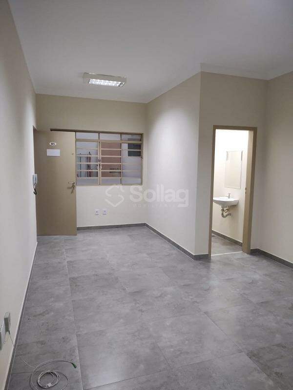 Sala para aluguel no Santa Rosa: 