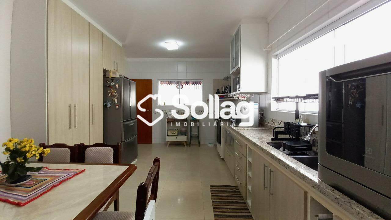 Casa em condomínio à venda no Condomínio Terras de Vinhedo: 