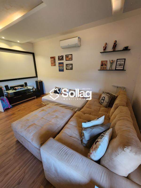 Casa em condomínio à venda no Condomínio Ipê Velho: 