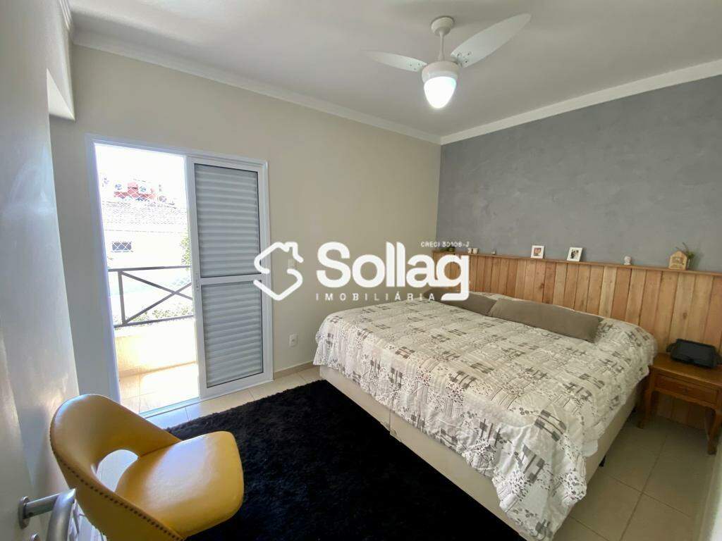 Casa em condomínio à venda no Pinheirinho: