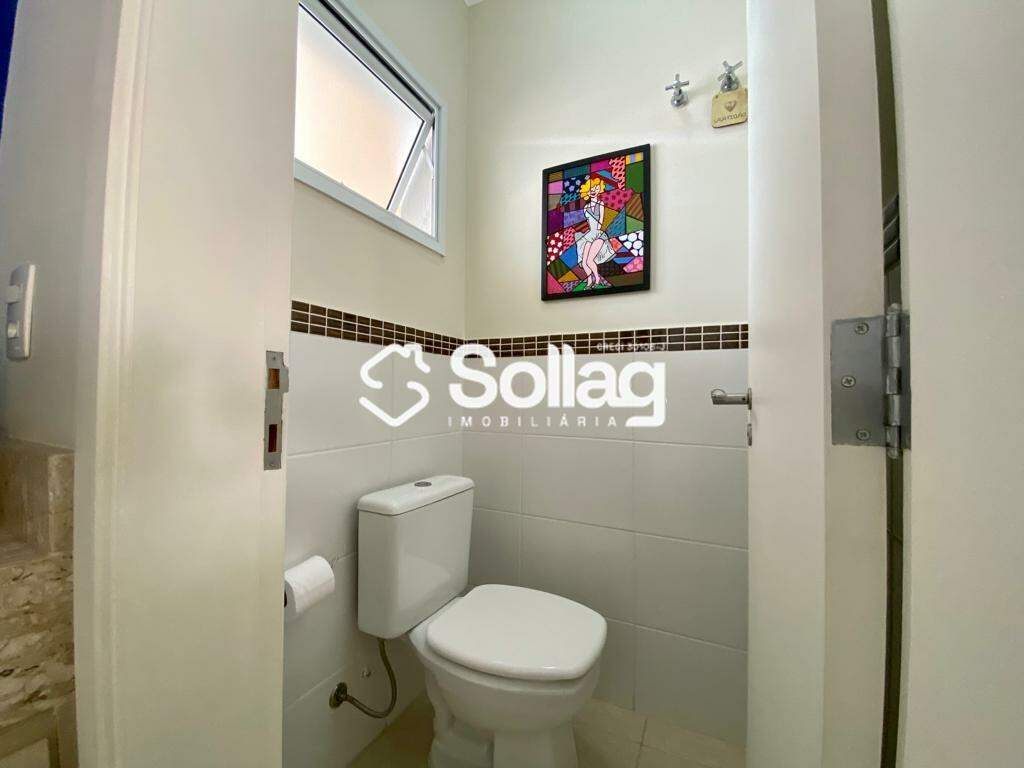 Casa em condomínio à venda no Pinheirinho: