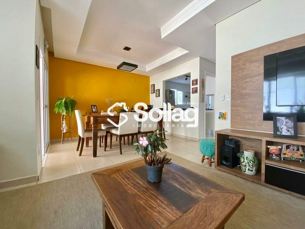Casa em condomínio à venda no Pinheirinho: