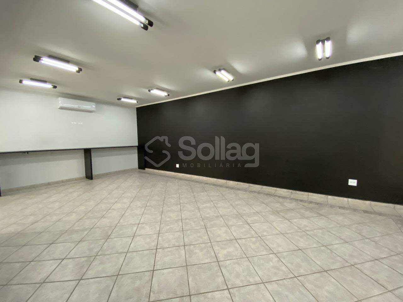 Sala para aluguel no Centro: 