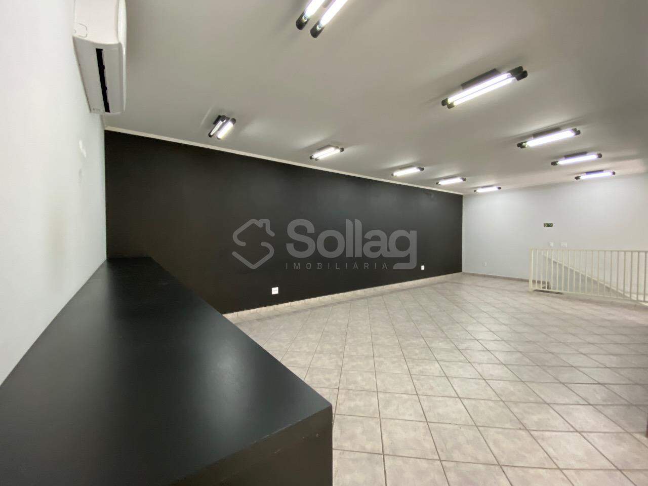 Sala para aluguel no Centro: 