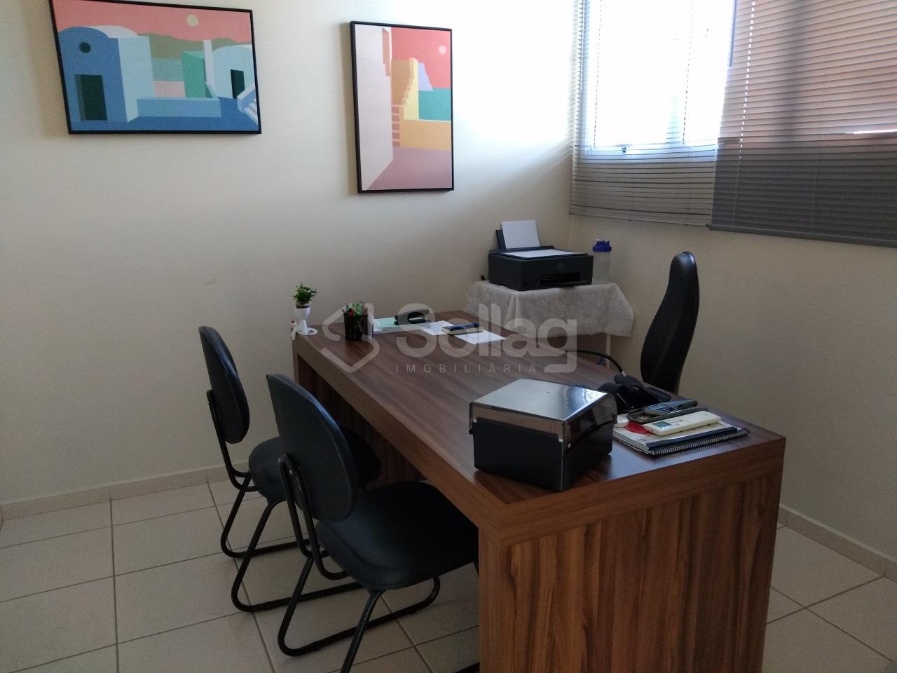 Sala para aluguel no Centro: 