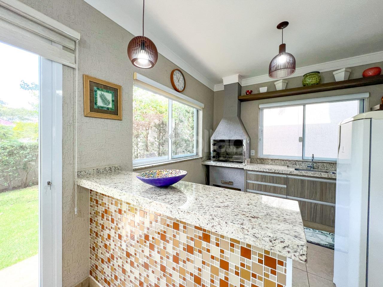 Casa em condomínio à venda no Condomínio Jardim das Palmeiras: 