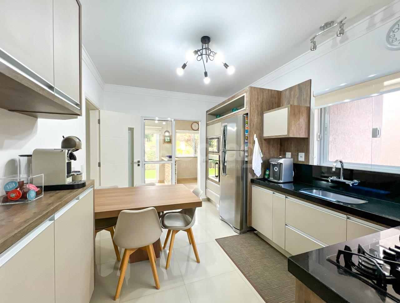 Casa em condomínio à venda no Condomínio Jardim das Palmeiras: 