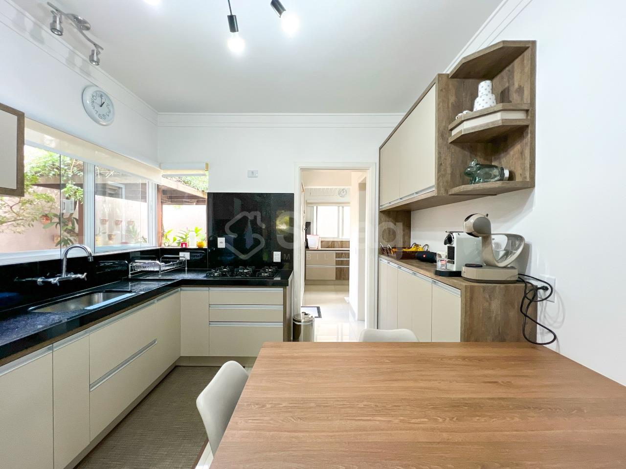 Casa em condomínio à venda no Condomínio Jardim das Palmeiras: 