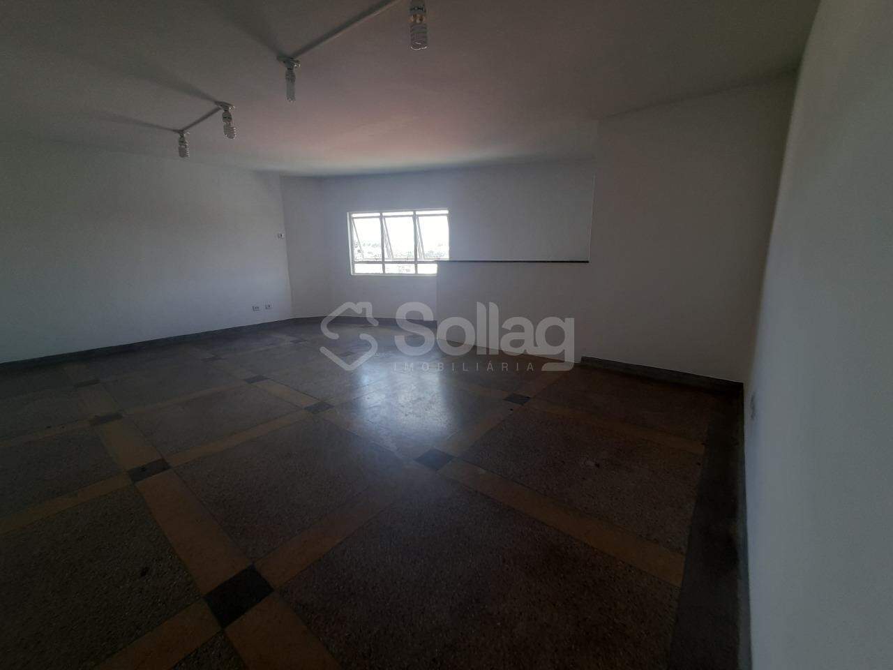 Sala para aluguel no Centro: 