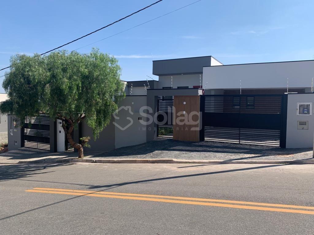 Casa à venda no Jardim das Videiras: 