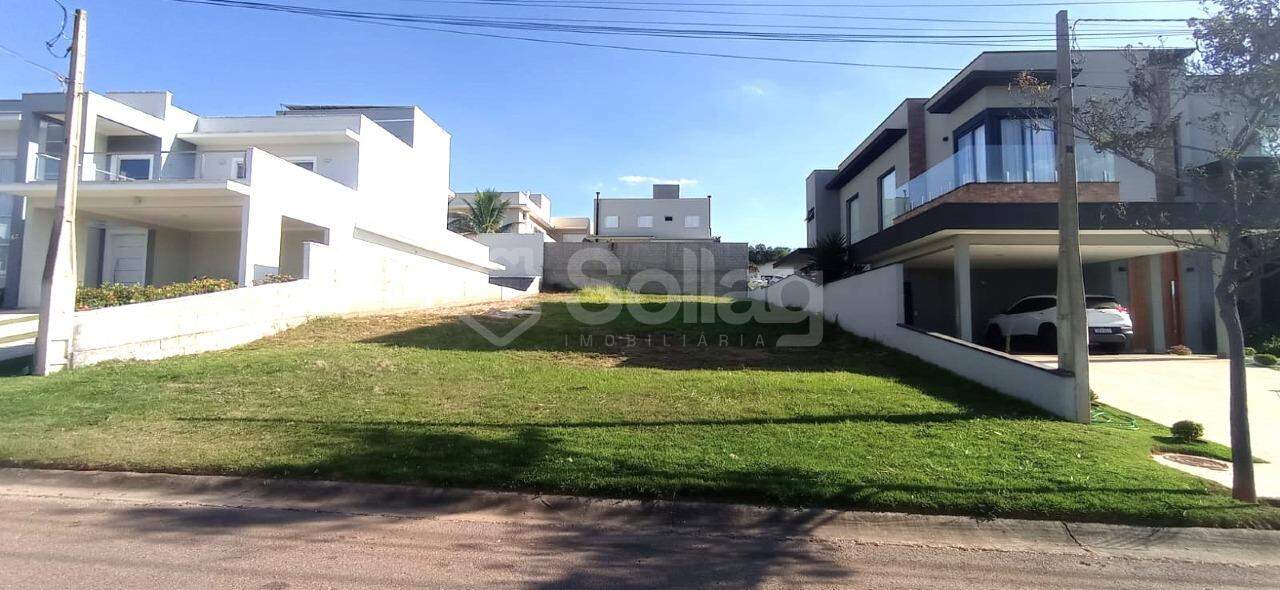 Terreno em condomínio à venda no Santa Isabel: