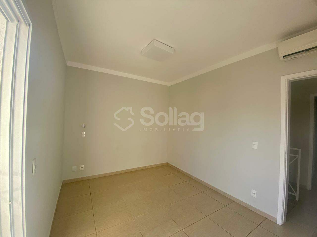 Casa em condomínio para aluguel no Pinheirinho: