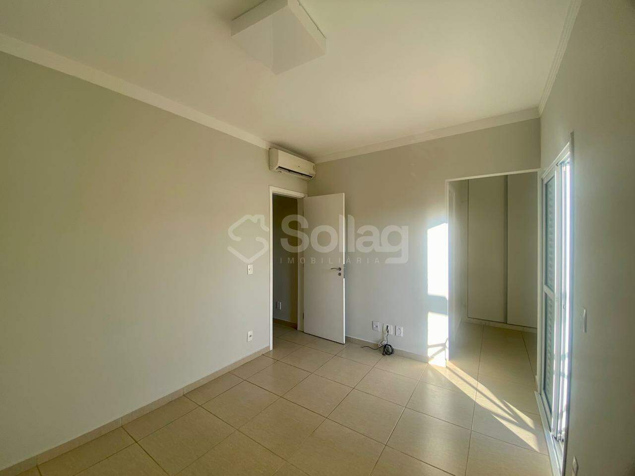 Casa em condomínio para aluguel no Pinheirinho:
